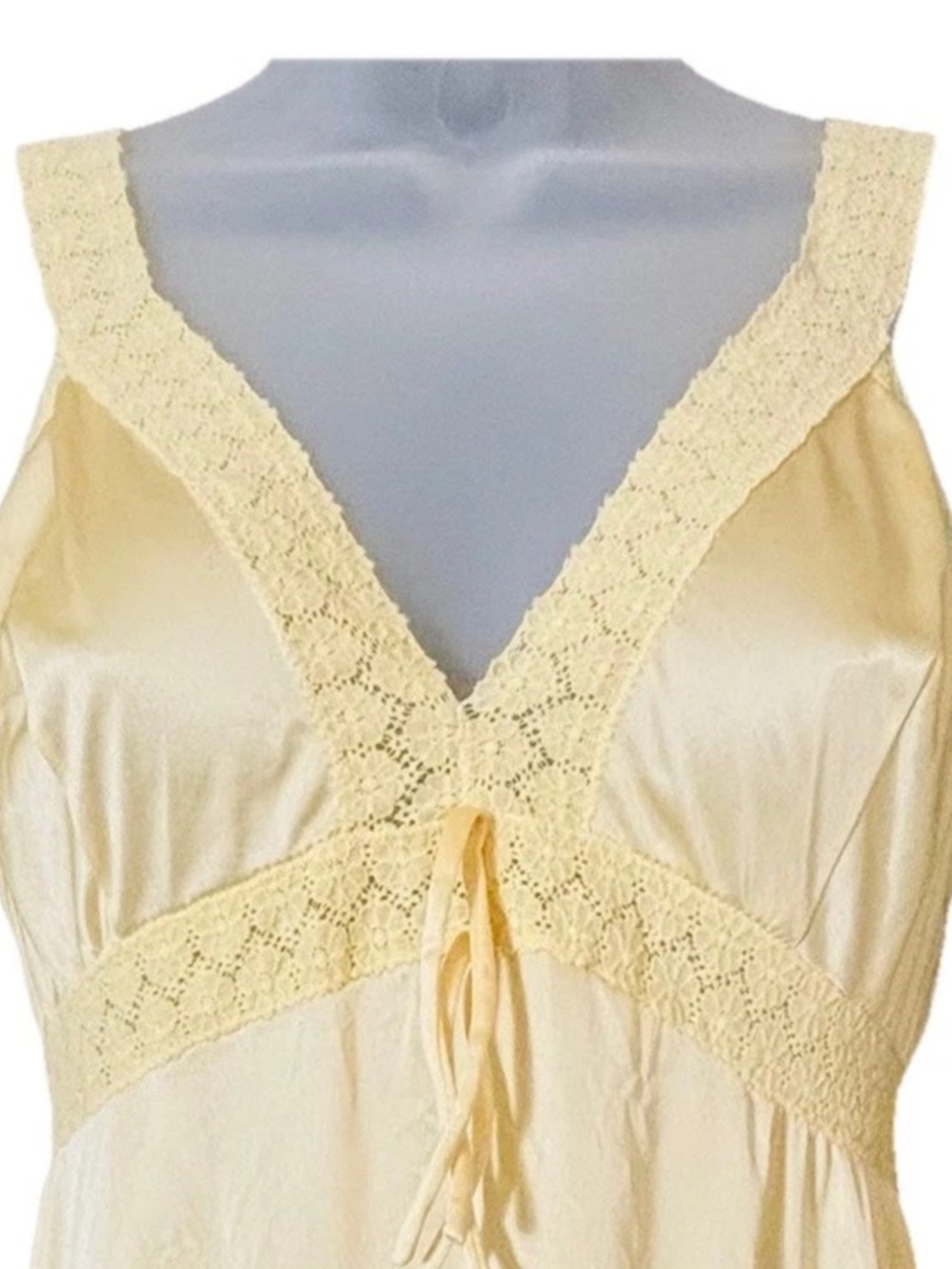 VIntage 60-70's Vanity Fair Womens Yellow Nylon Maxi Nightgown Lace Trim Size 34 - Picture 2 of 10